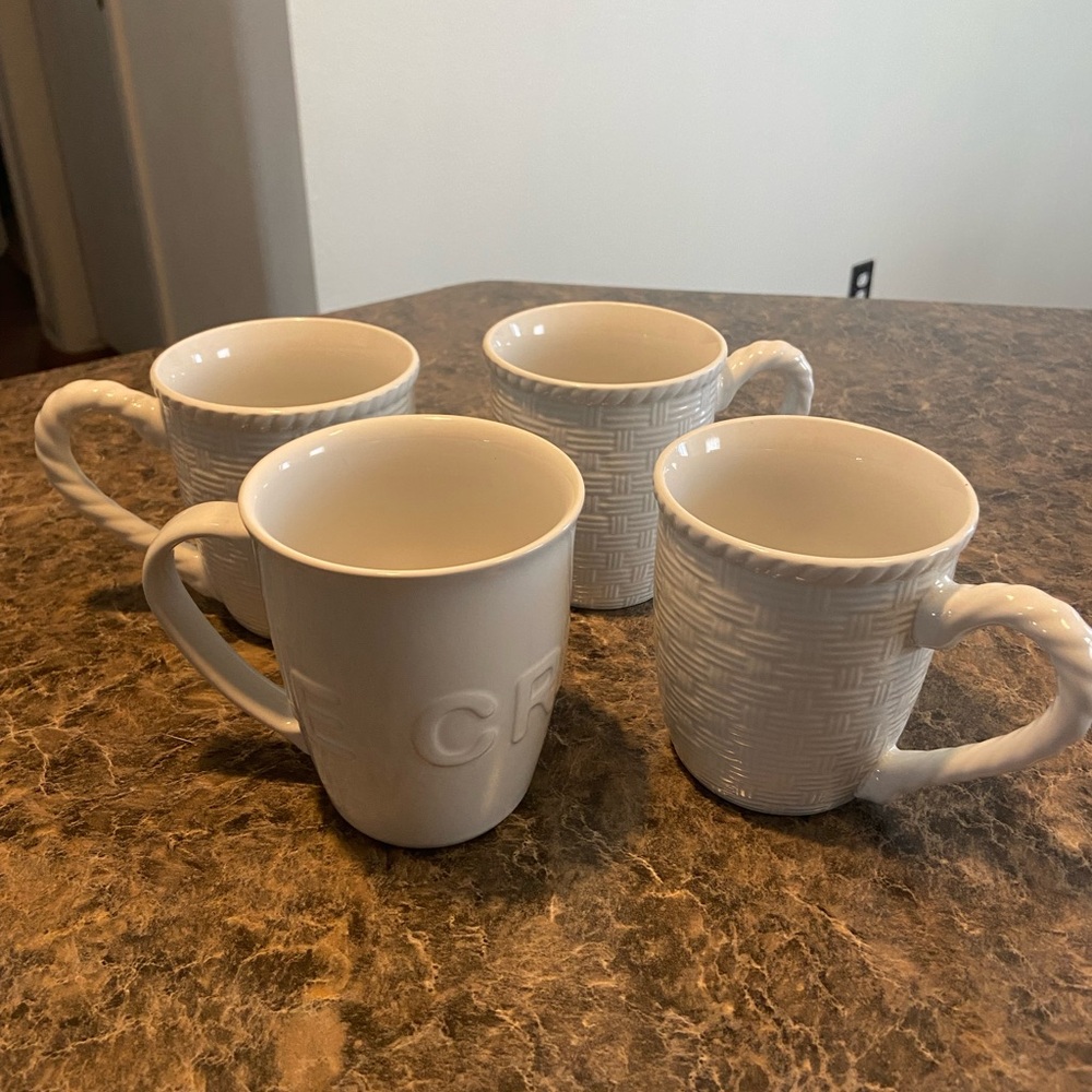 Elegant White Ceramic Mug Set